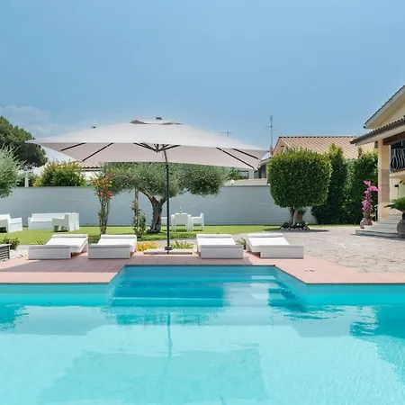 Villa Luxury Duplex In With Private Pool - Near Rome & Lido di Ostia