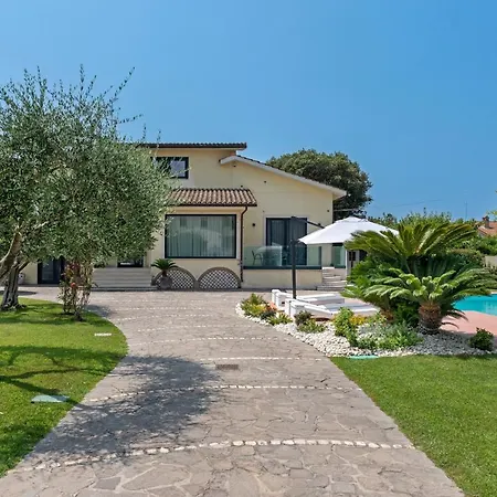 Luxury Duplex With Private Pool Near Rome &