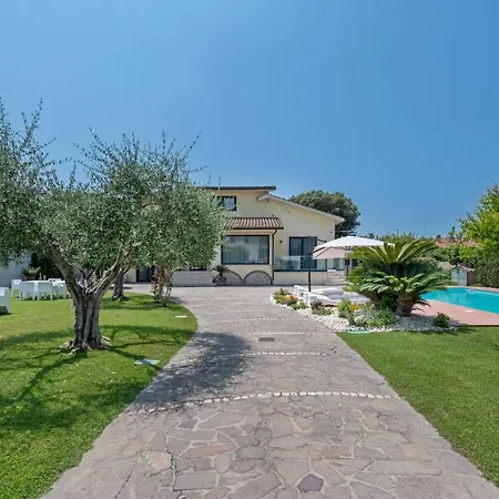 Luxury Duplex With Private Pool Near Rome & Villa Lido di Ostia