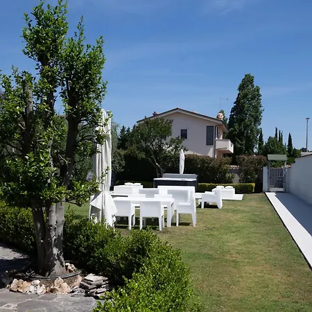 Karina - Luxury Suite, Jacuzzi Pool&garden Ostia Apartamento *