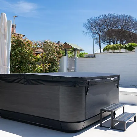 Karina - Luxury Suite, Jacuzzi Pool&garden Ostia Apartamento