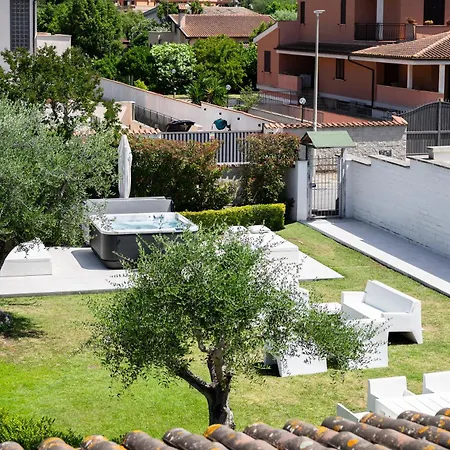 Apartamento Karina - Luxury Suite, Jacuzzi Pool&garden Ostia
