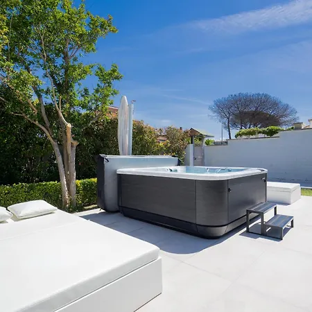 Karina - Luxury Suite, Jacuzzi Pool&garden Ostia Roma