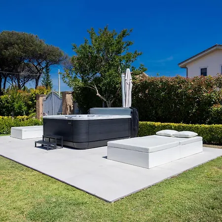 Apartamento Karina - Luxury Suite, Jacuzzi Pool&garden Ostia *