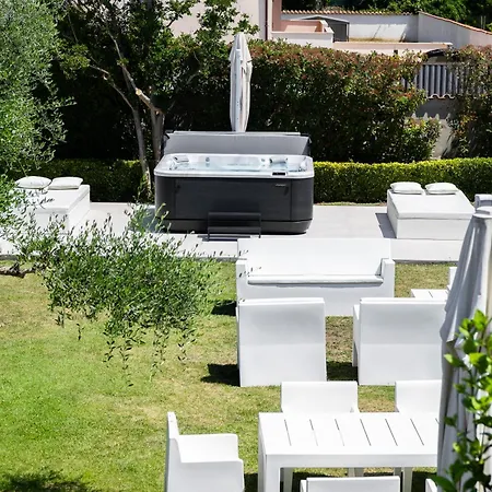 Apartamento Karina - Luxury Suite, Jacuzzi Pool&garden Ostia Roma