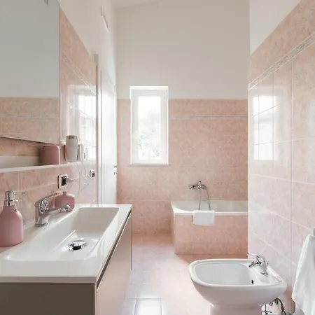 Karina - Luxury Suite, Jacuzzi Pool & Garden Rome *