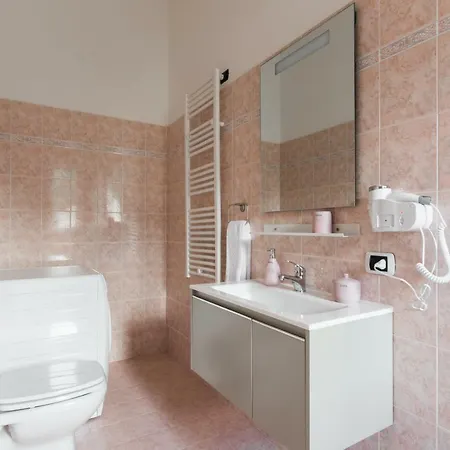 Karina - Luxury Suite, Jacuzzi Pool & Garden Rome Apartment *
